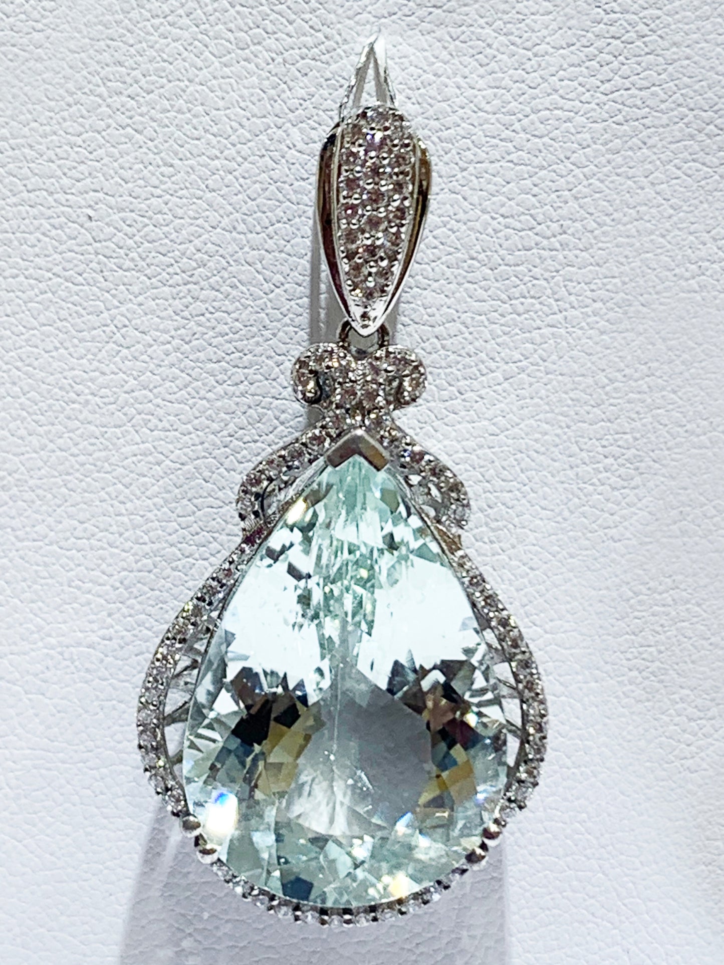 14K White Gold Aquamarine Pendant