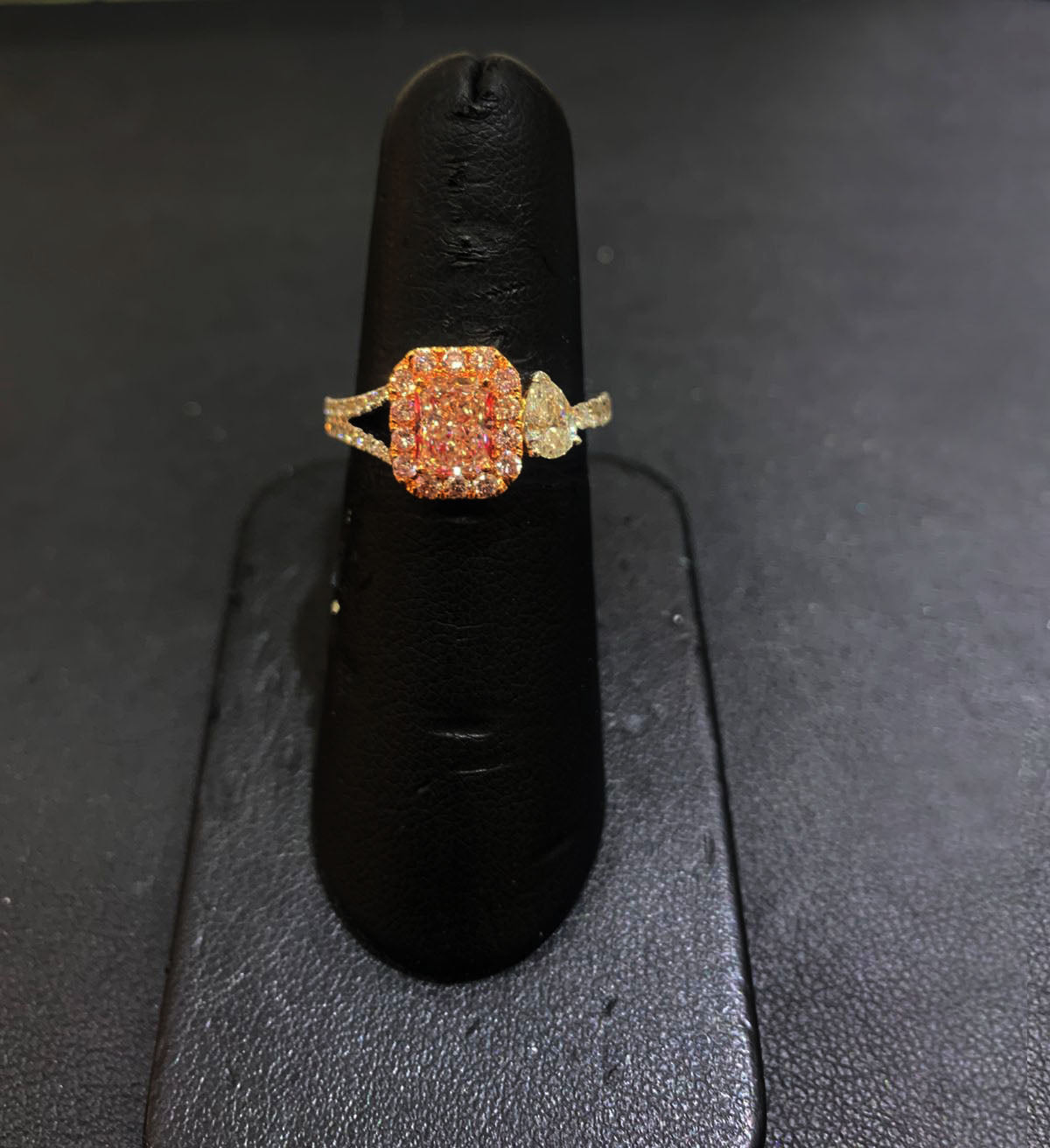 18k White Gold Pink Diamond Ring
