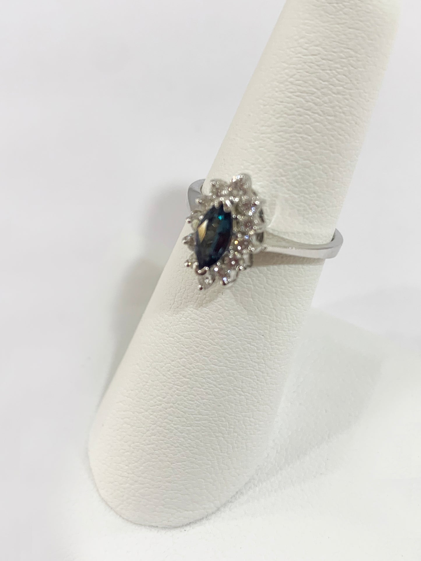 18k White Gold Alexandrite Ring