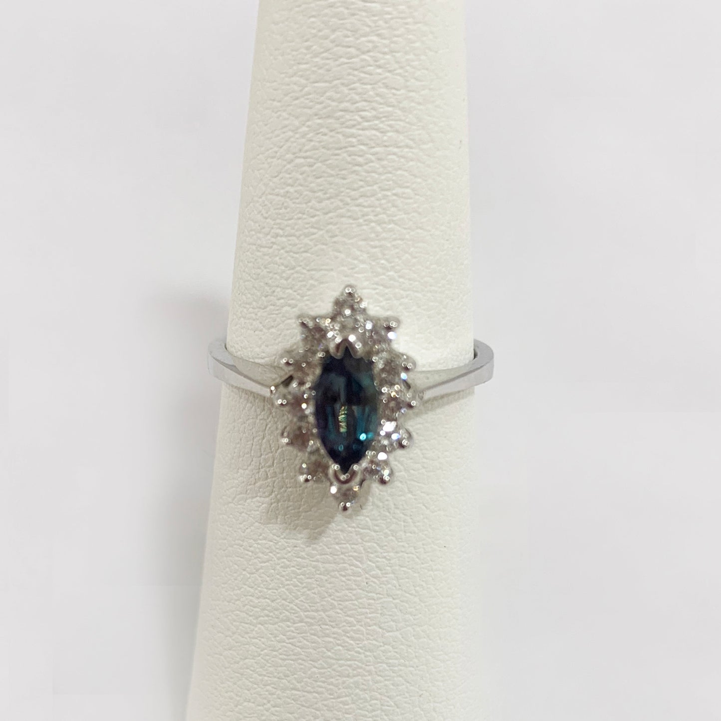 18k White Gold Alexandrite Ring