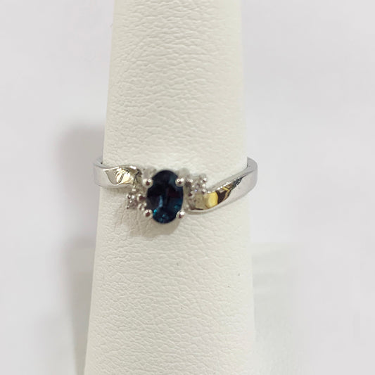 18k White Gold Alexandrite Ring