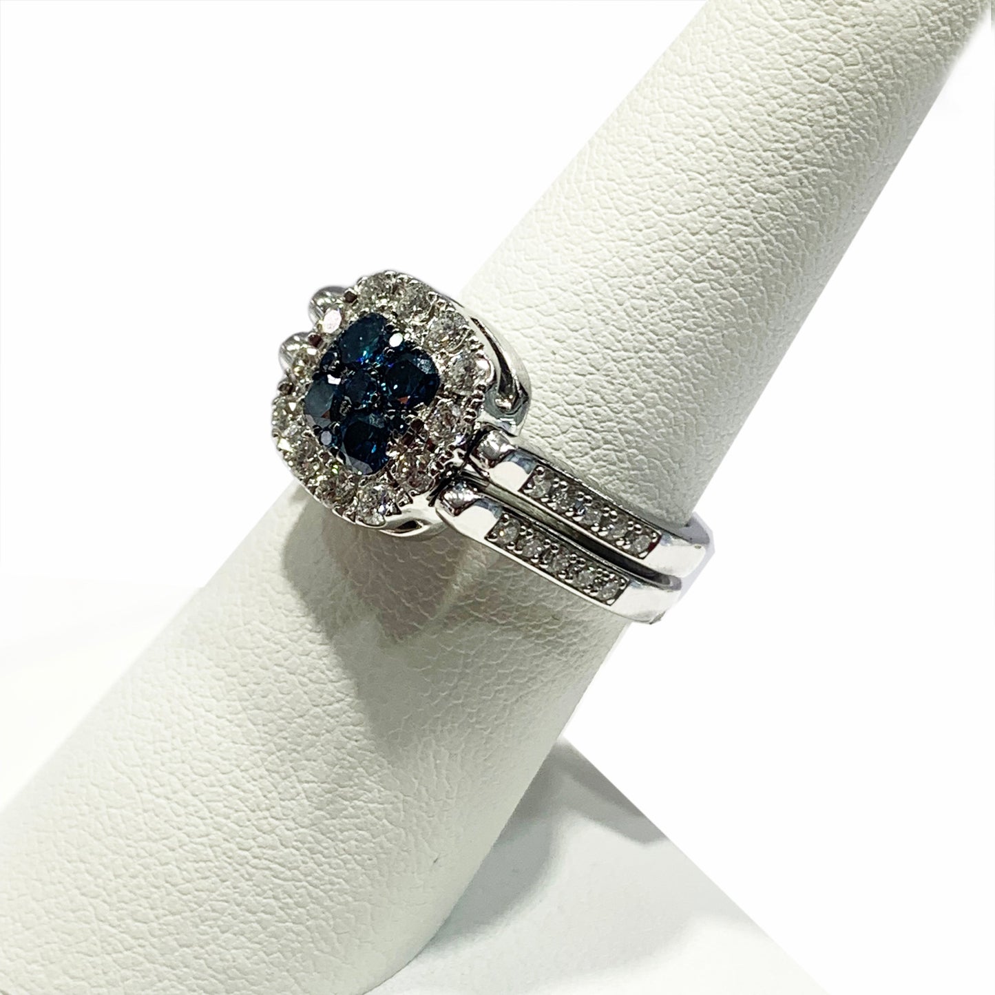 14k White Gold Blue/White Diamond Flip Ring