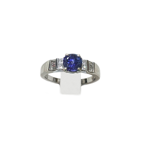 18k White Gold Tanzanite Ring