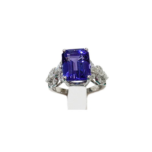 18k White Gold Tanzanite Ring