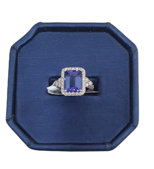 18k White Gold Tanzanite Ring