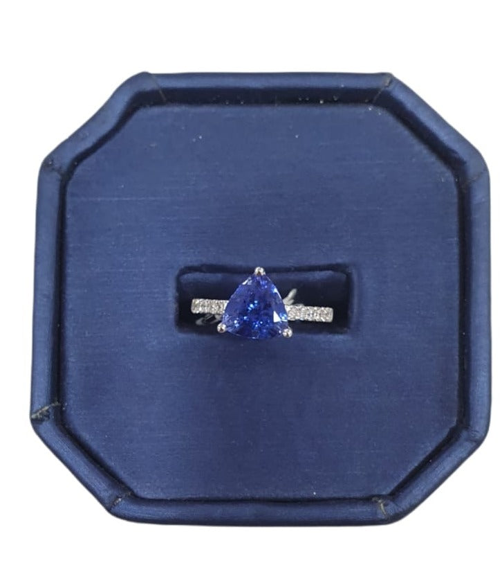 18k White Gold Tanzanite Ring